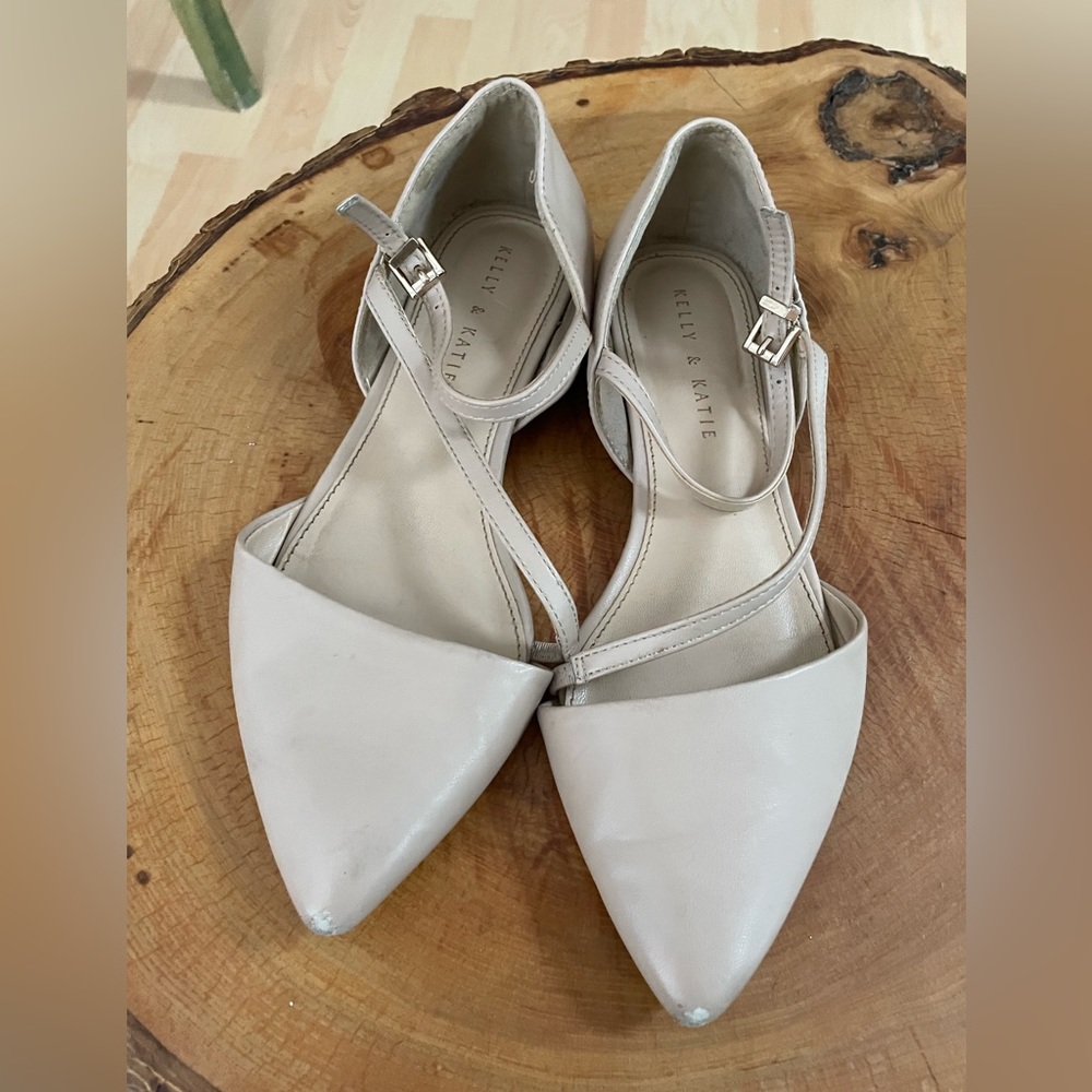 Kelly & Katie Eluna Flat